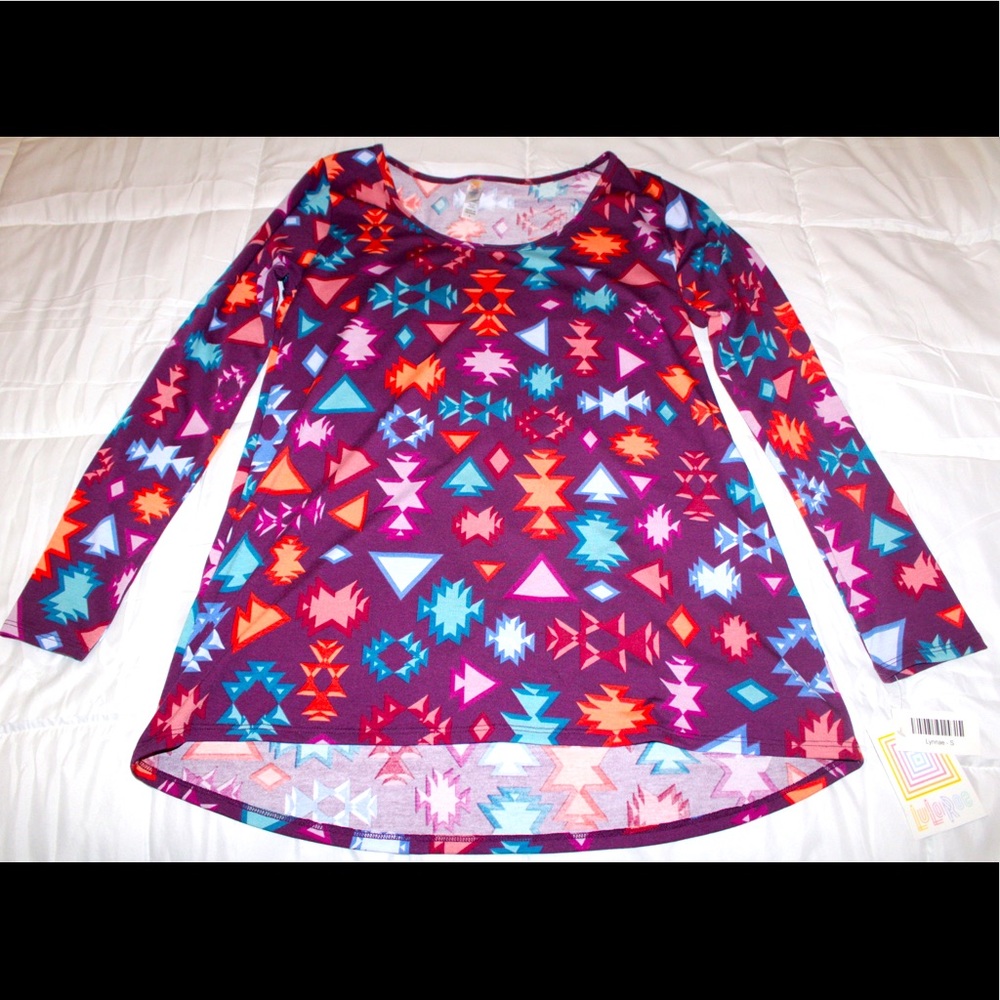 LulaRoe “Lynnae” Women’s Geometric Top